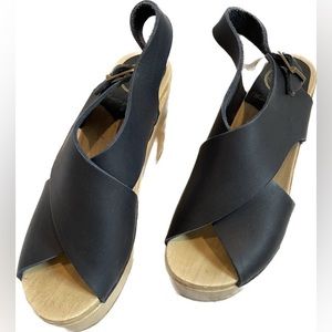 No. 6 Crossover Clog